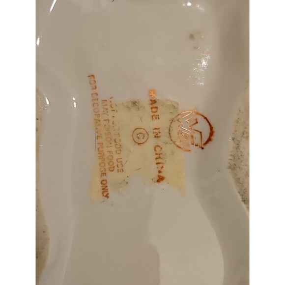 MCM Chinoiserie Ceramic White Sleeping Cat With Floral Accents Figurine by WBI - Picture 8 of 13